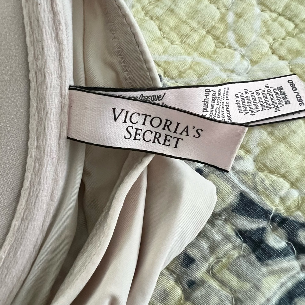 Victoria's Secret Cream Bra Intimates
